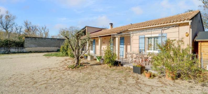 Villa with swimming pool in Sorgues图片