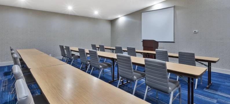 Holiday Inn Express 底特律的沃伦(通用科技点击率)(Holiday Inn Express DETROIT-WARREN (GM TECH CTR) by IHG)图片