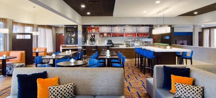 圣路易斯西港广场万怡酒店(Courtyard St. Louis Westport Plaza)图片