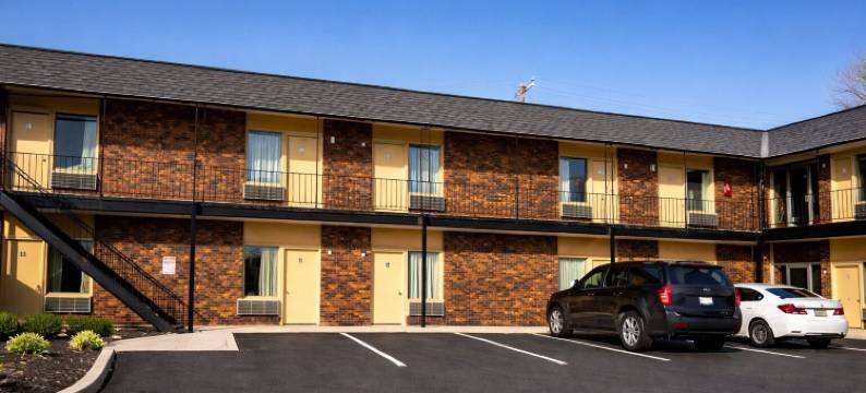 皇后B汽车旅馆，底特律-沃伦(The Queen B Motel, Detroit-Warren)图片