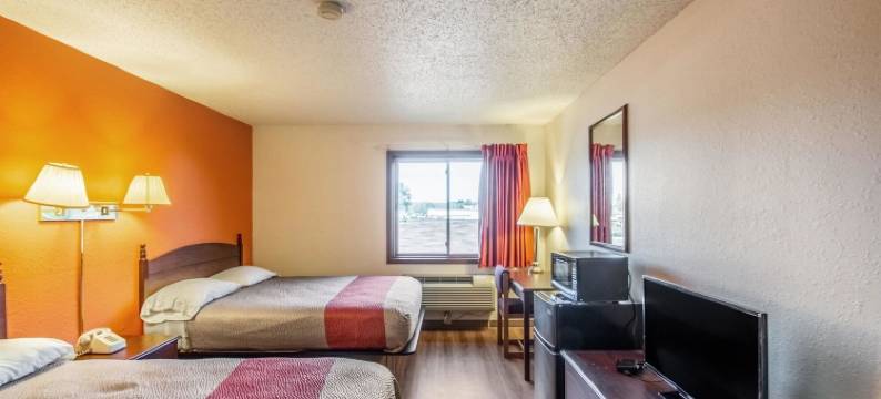 威斯康星萨库维里 6 号汽车旅馆(Motel 6 Saukville, WI)图片