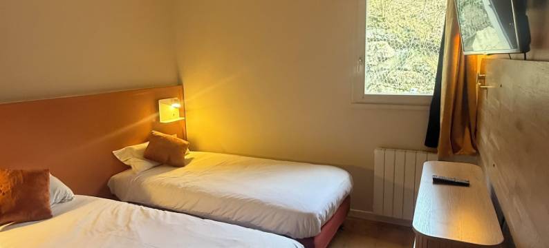 拉卡斯卡德酒店(Logis Hôtel la Cascade - Lyon Nord)图片