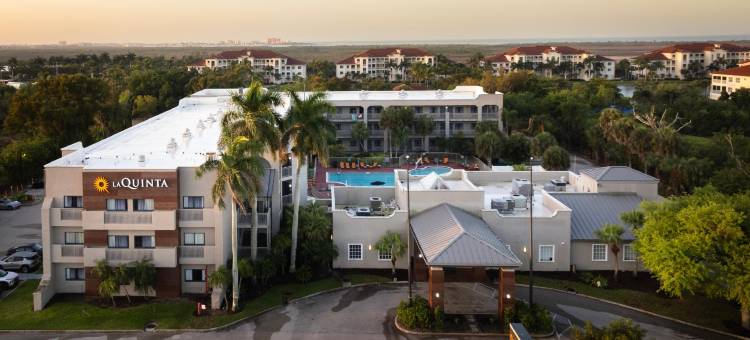 迈尔斯堡萨尼贝尔盖特威拉昆塔温德姆套房酒店(La Quinta Inn & Suites by Wyndham Ft. Myers-Sanibel Gateway)图片