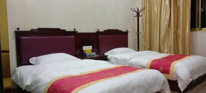 仲巴晴川酒店图片