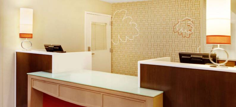 芝加哥绍姆堡美茵斯坦套房酒店(MainStay Suites Chicago Schaumburg)图片