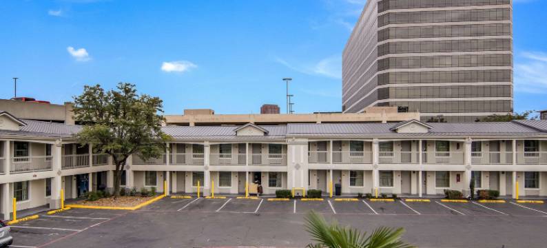 达拉斯城市广场品质套房酒店(Quality Inn & Suites)图片