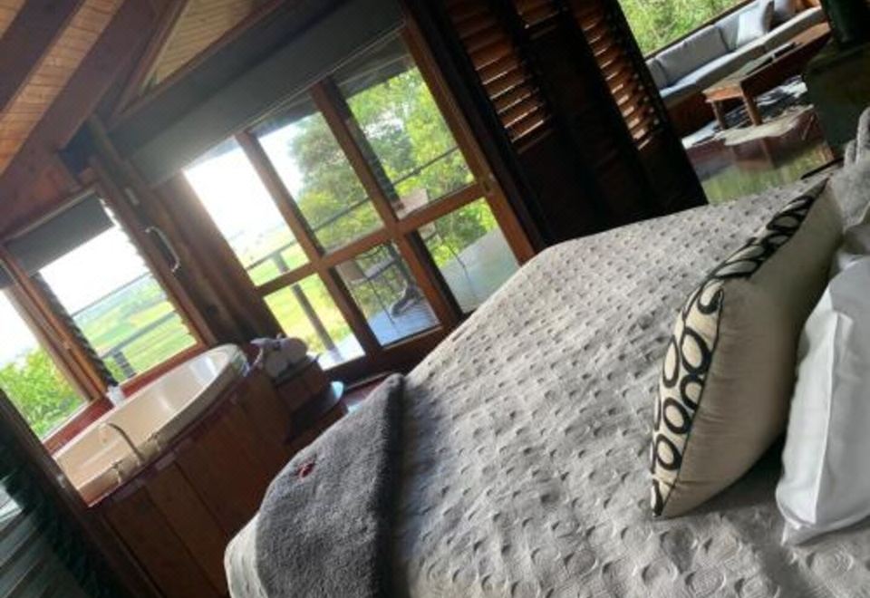 Mt Quincan Crater Retreat Hotel Overview