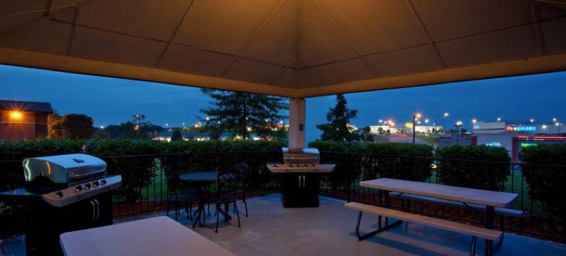 匹茨堡机场索尼斯塔简单套房酒店(Sonesta Simply Suites Pittsburgh Airport)图片