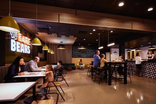 Dutch Wonderland Inn Hotel Overview