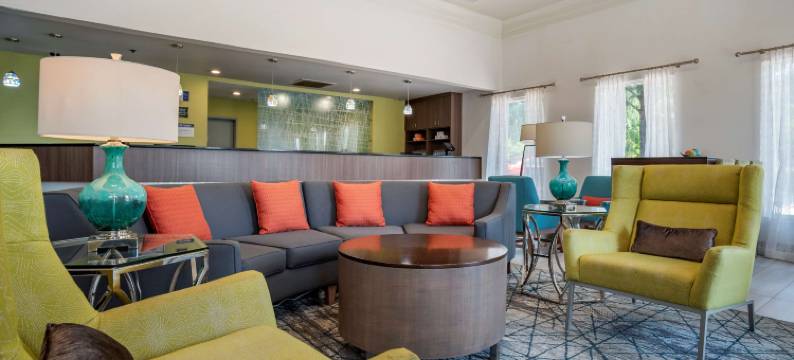 卡尔顿贝斯特韦斯特套房酒店(Best Western Plus Carlton Suites)图片