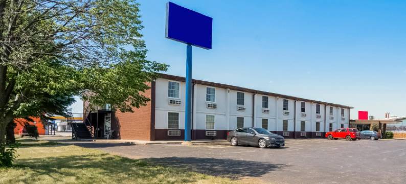 OYO伊利诺伊莫顿皮奥里亚I-74酒店(OYO Hotel Morton East Peoria I-74)图片