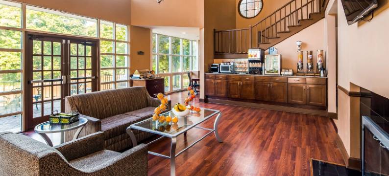 贝斯特韦斯特普勒斯瀑布旅馆&套房酒店(Best Western Plus the Inn  Suites at the Falls)图片