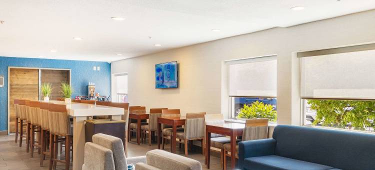 梅菲尔德高地克利夫兰东舒适酒店(Comfort Inn Mayfield Heights Cleveland East)图片