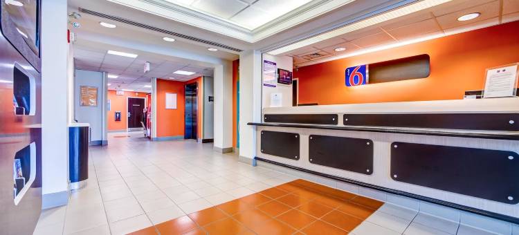 西多伦多 - 伯灵顿 - 奥克维尔6号汽车旅馆酒店(Motel 6 Burlington, on - Toronto West - Oakville)图片
