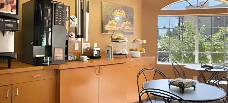 洛杉矶市中心速 8 酒店(Super 8 by Wyndham Los Angeles Downtown)图片