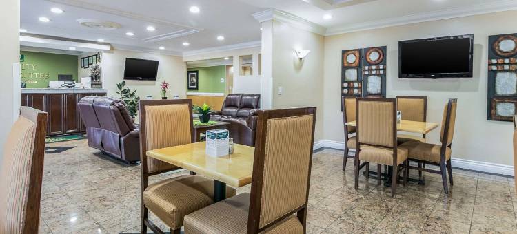 亚特兰大机场南凯艺套房酒店(Quality Inn & Suites Atlanta Airport South)图片