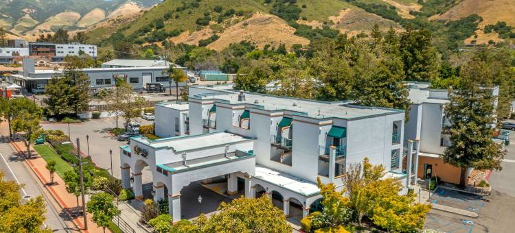 圣路易斯奥比斯波品质酒店(Quality Suites Downtown San Luis Obispo)图片