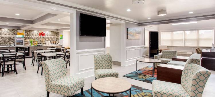 近奥特莱斯的默特尔比奇品质酒店及套房(Quality Inn & Suites Myrtle Beach Near Outlets)图片