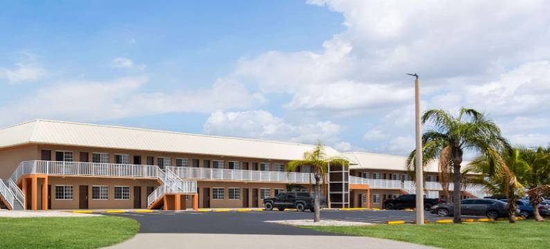 奥基乔比湖温德姆Travelodge套房酒店(Travelodge Suites by Wyndham Lake Okeechobee)图片