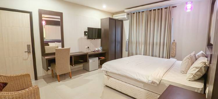 Front One Parama Su Hotel Palu图片