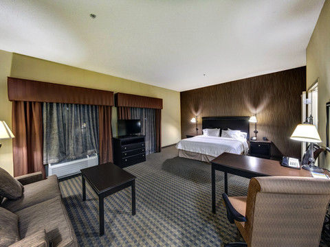 查兹佛德欢朋套房酒店