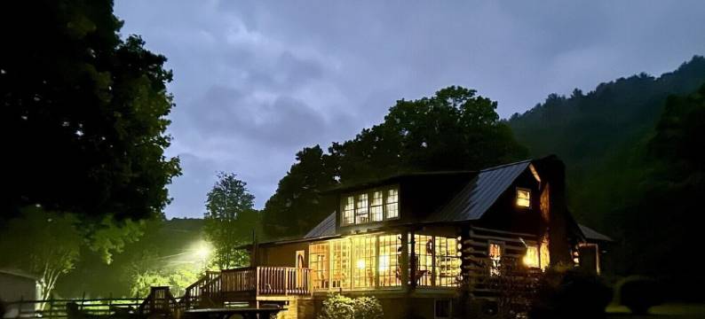 Historic Cabin-Close to I-77, Antiques/Wi fi, Great Bath, a Visit 'Back in Time'图片