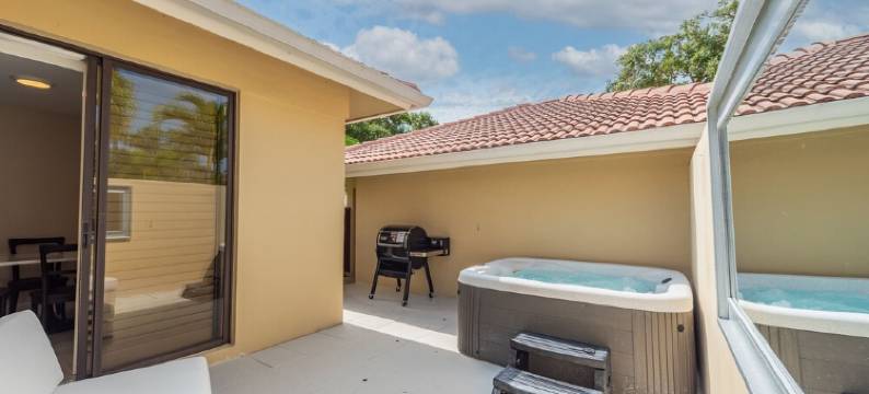 New Home on PGA National Golf Course with Private Hot Tub by Guaranteed Rental®图片