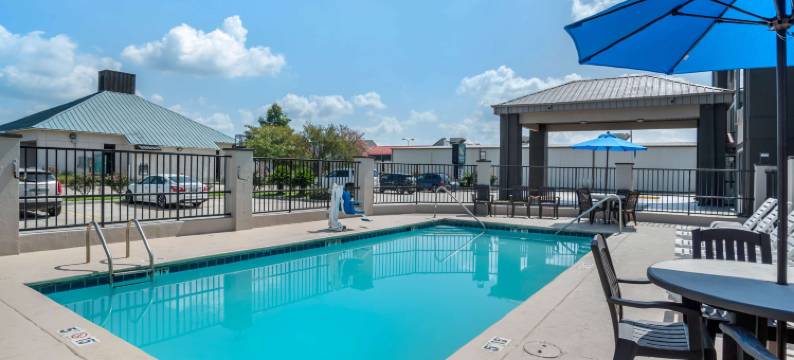 巴吞鲁日东品质套房酒店-德纳姆斯普林斯(Quality Suites Baton Rouge East - Denham Springs)图片