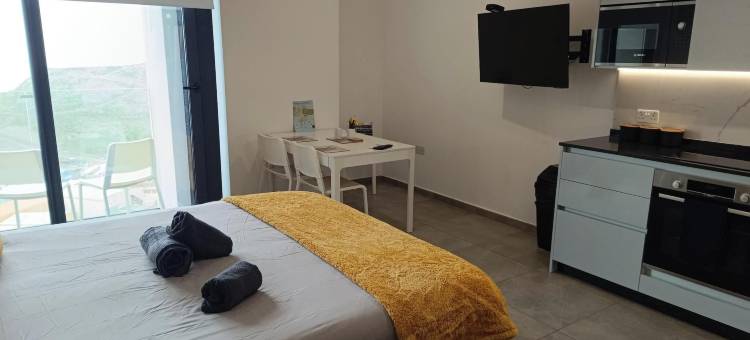 E1宽敞开间，海景和海滩景观，高楼层(E1 Spacious Studios, Sea and Beach Views, High Floor)图片
