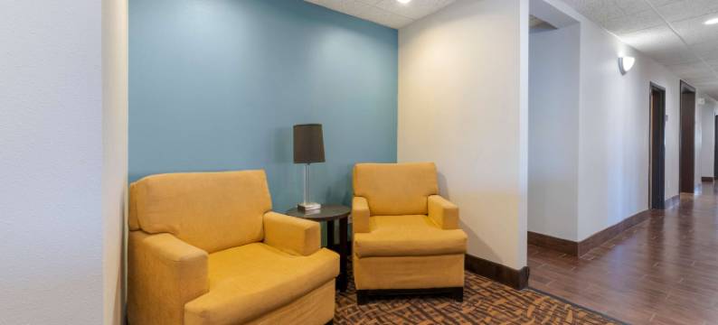 海斯I-70号舒眠套房酒店(Sleep Inn & Suites Hays I-70)图片