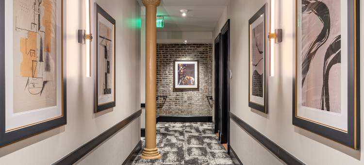四卧室团体空间 波本街 可容纳16人 公寓 | 梅费尔(4BR Group Space for 16 Near Bourbon St | The Mayfair)图片