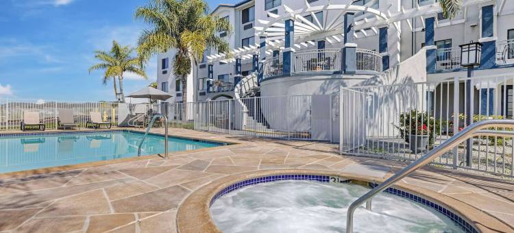 普勒斯埃尔西诺湖贝斯特韦斯特优质套房酒店(Best Western Plus Lake Elsinore Inn  Suites)图片