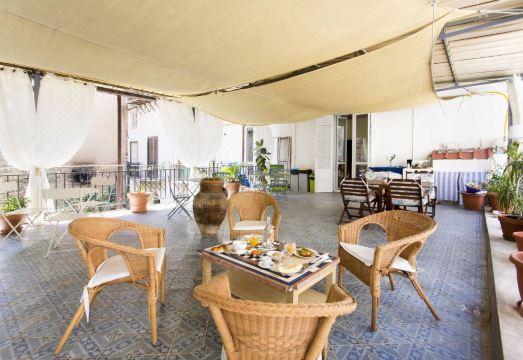 Artisan Maison Hotel Overview