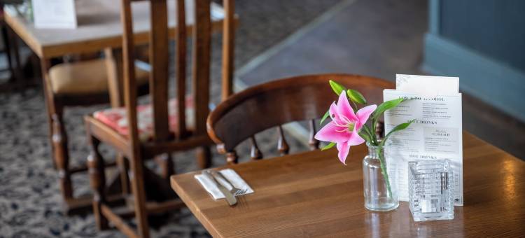 伯恩矛斯科莫多雷酒店 - 格林国王旅馆(Commodore Hotel by Greene King Inns)图片