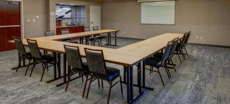 芝加哥圣查尔斯万怡酒店(Courtyard Chicago St. Charles)图片