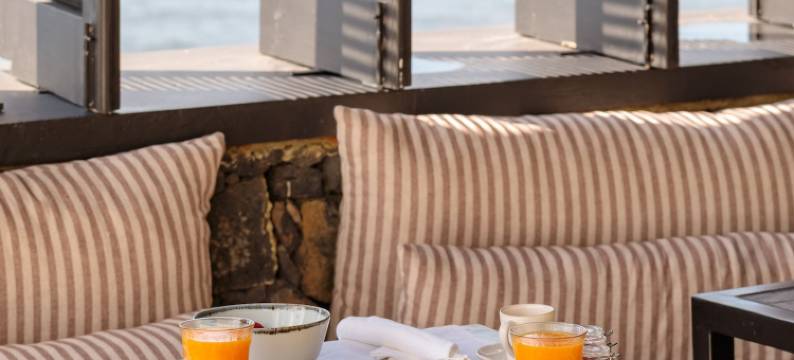 白色专享套房别墅酒店(WHITE Exclusive Suites & Villas)图片