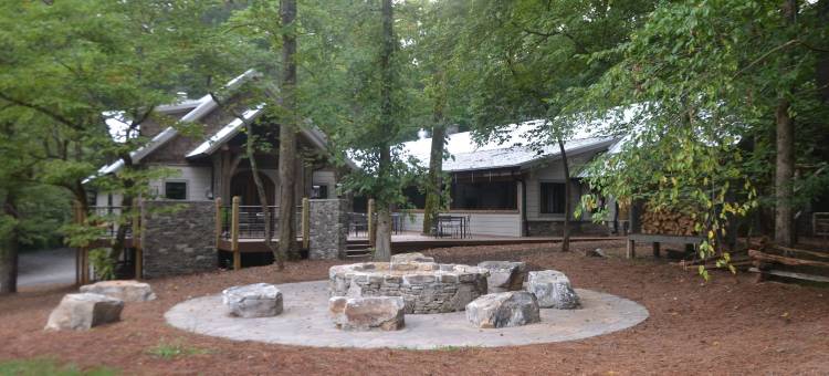 跳舞熊山林小屋(Dancing Bear Lodge)图片