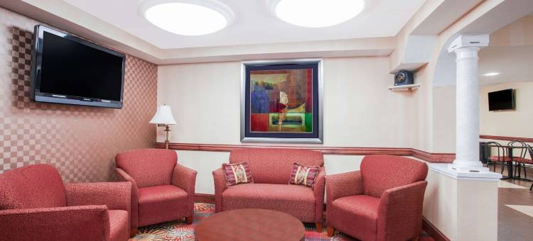 埃奇伍德华美达酒店及会议中心(Ramada by Wyndham Edgewood Hotel & Conference Center)图片