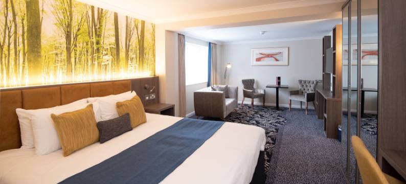 伯利苑休闲酒店(Burleigh Court Hotel and Leisure)图片