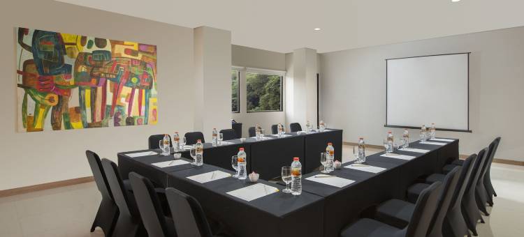 黄星安巴卢莫酒店(Yellow Star Ambarukmo Hotel)图片