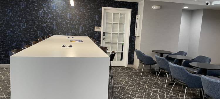 克拉丽奥波因特夏洛茨维尔酒店(Clarion Pointe Charlottesville)图片