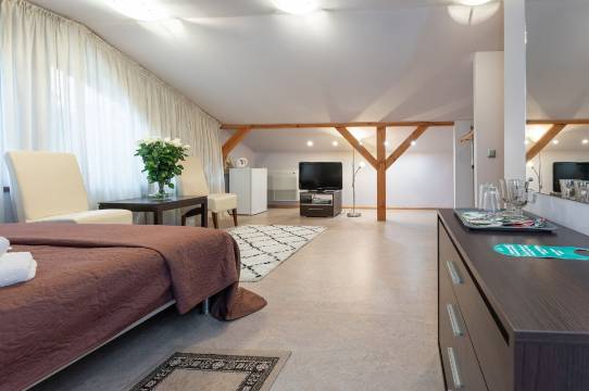 B&B中的房间 - Valensija - 带阳台的双人套房#1(Room in BB - Valensija - Suite for Two with Balcony 1)