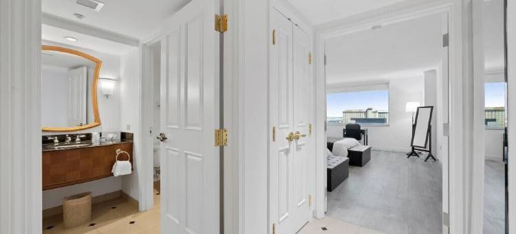 CozySuites的市内2居室/3浴室海滨租赁(2Br 3BA Beachfront Rental in Town CozySuites)图片