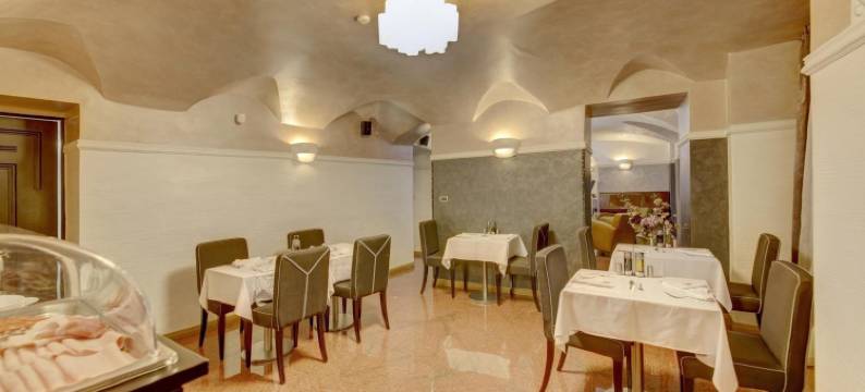 瓦尔达尔酒店(Hotel Vardar)图片