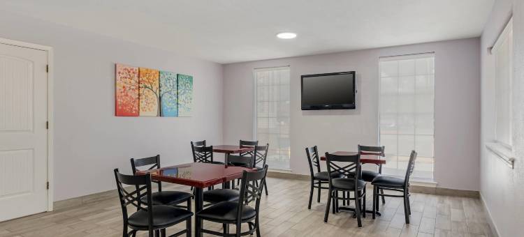 品质酒店及套房新波士顿 - 德克萨卡纳西(Quality Inn & Suites)图片