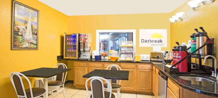 印第安纳波利斯东波斯特路温德姆戴斯酒店(Days Inn by Wyndham Indianapolis East Post Road)图片