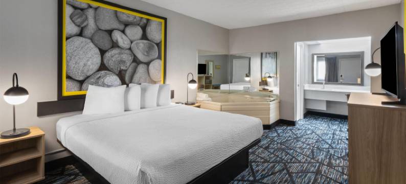 特拉弗斯城温德姆速8酒店(Super 8 by Wyndham Traverse City)图片