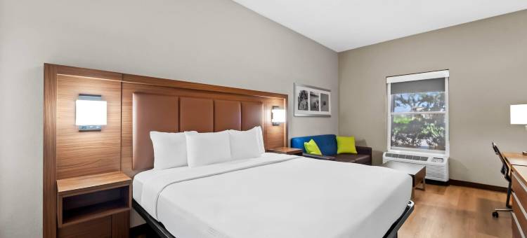 迈尔斯堡戴斯套房酒店-近捷蓝公园(Days Inn & Suites by Wyndham Fort Myers Near JetBlue Park)图片