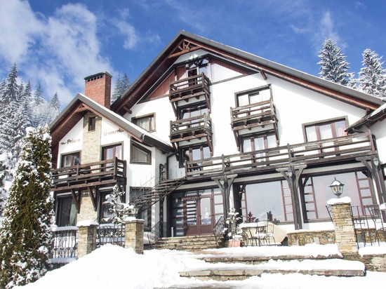 泉源膳宿公寓