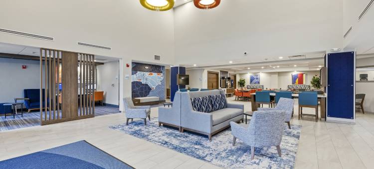 洲际智选假日套房酒店罗利西-联想中心(Holiday Inn Express & Suites RALEIGH WEST - LENOVO CENTER by IHG)图片